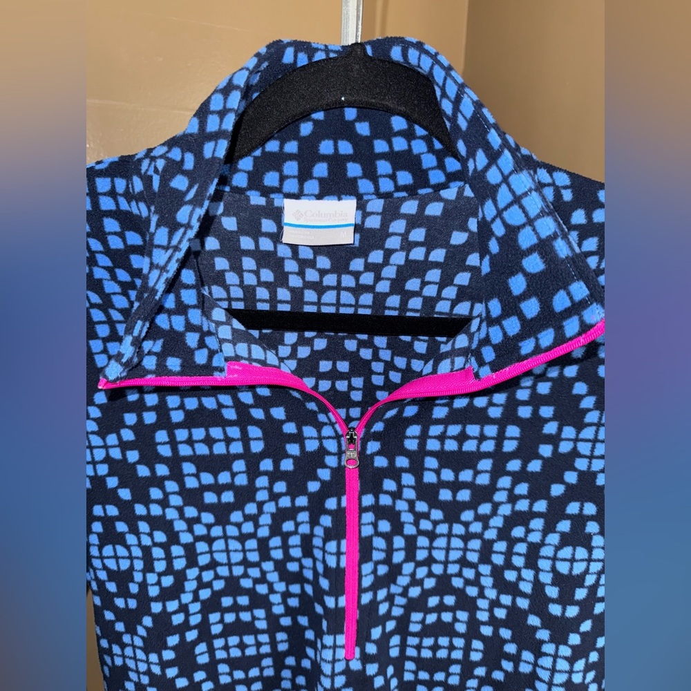 COLUMBIA Women's Blue & Pink Geometric Pullover lightweight Jacket.Size Medium. - Picture 4 of 5